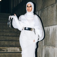 Sosoknya mulai menarik perhatian ketika menjadi model di acara Oslo Fashion Week 2019. Penampilannya yang begitu unik membuat agensi model tertarik mengajaknya bergabung. Dia saat ini tergabung dalam agensi Norwegia Idol Look. Foto: instagram @rawdis