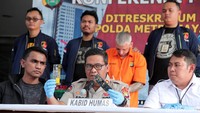 Kabid Humas Polda Metro Jaya Kombes Argo Yuwono menjelaskan kedua tersangka yang ditangkap berinisial SV dan CRR.