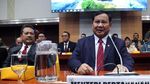 Senyum Prabowo dan Meutya Hafid di Raker Komisi I-Kemenhan