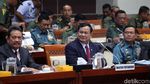 Senyum Prabowo dan Meutya Hafid di Raker Komisi I-Kemenhan