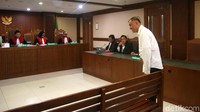 Markus Nari divonis 6 tahun penjara dan denda Rp 300 juta subsider 3 bulan kurungan. Markus bersalah memperkaya diri sendiri USD 400.000 dari proyek e-KTP.