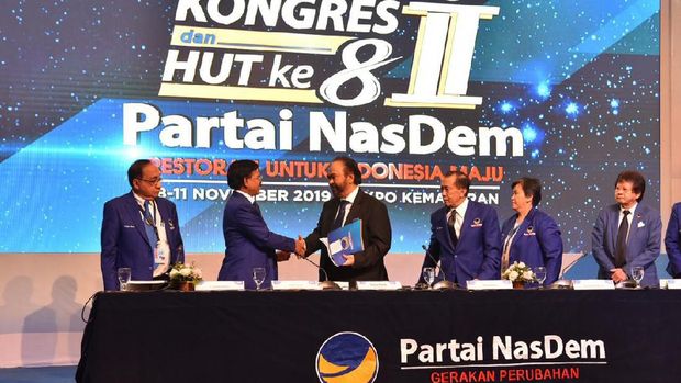 Surya Paloh menerima amanah aklamasi sebagai Ketua Umum NasDem lagi di Kongres yang berlangsung di JIExpo Kemayoran, Jakarta.