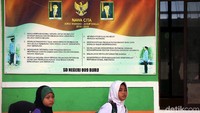  Akses untuk mendapatkan pendidikan memang hak semua anak di Indonesia. Pasalnya dengan mendapatkan pendidikan yang baik dan juga merata anak-anak di tapal batas Indonesia juga memiliki kesempatan yang sama dengan anak-anak lainnya di kota besar untuk menuntut ilmu setinggi mungkin dan menggapai cita-cita yang mereka inginkan.