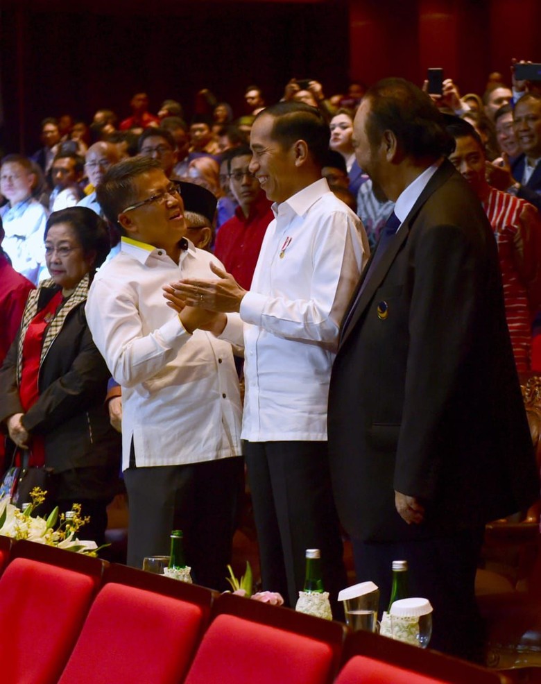 Presiden PKS: Saya Rangkulan dan Cipika-cipiki dengan Presiden Jokowi Presiden PKS: Saya Rangkulan dan Cipika-cipiki dengan Presiden Jokowi
