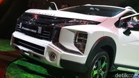 Grille Xpander yang menyerupai huruf X mendapat sedikit perubahan. Bentuk kotak dipilih untuk diaplikasikan di bawah grille.