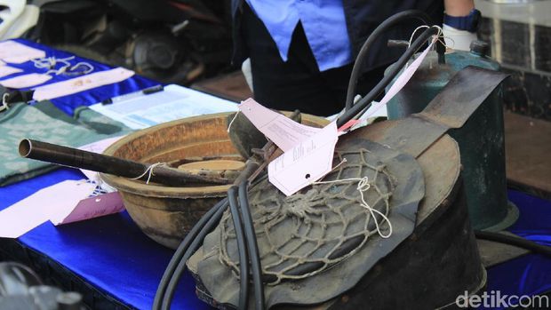 Rampok Emas di Bandung Barat, AJ Bekap Korban Pakai Celana Dalam