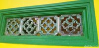 Batu giok di ventilasi udara masjid 