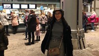 Jalan-jalan di kawasan Munchen, Claudia sempat berpose di depan restoran pizza. Wah sambil jajan juga nggak nih?  Foto: instagram @audi_emmanuela