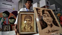 Pemerintah Kota (Pemkot) Jakarta Utara melalui Suku Dinas Perindustrian dan Energi menggelar pameran berbagai produk dari Industri Kecil dan Menengah (IKM) Kreatif di Kantor Wali Kota Jakarta Utara, Selasa (12/11/2019).
