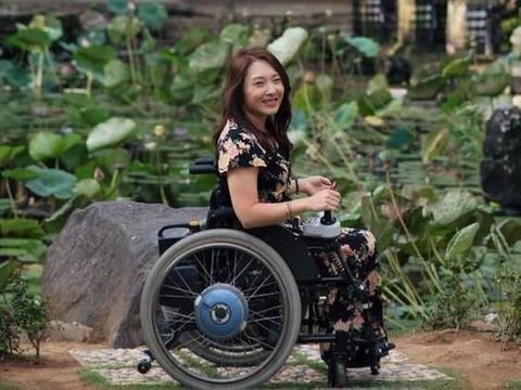 Inspiratif! Kisah Wanita Difabel Sudah Traveling ke 30 Negara