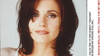 Courteney Cox menjadi idola di era 90an namun ternyata ia pernah melakukan operasi plastik. Dok. Getty Images