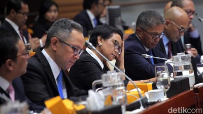 Ekspresi Menlu Retno Saat Ditanya Pencekalan Habib Rizieq