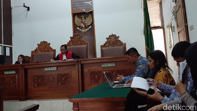 Hakim Tolak Praperadilan Tersangka Suap Impor Bawang Putih Dhamantra Hakim Tolak Praperadilan Tersangka Suap Impor Bawang Putih Dhamantra