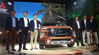 Mitsubishi Xpander Cross ditawarkan dalam tiga pilihan tipe, yakni leather seat premium package A/T, A/T, dan M/T.