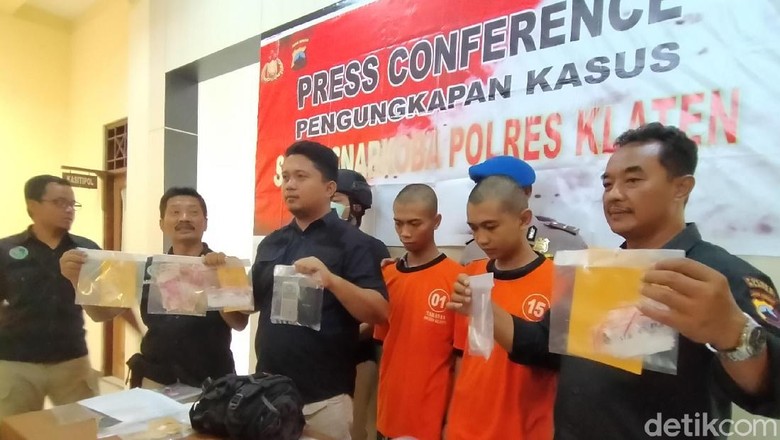 Pengedar Sabu Dibekuk Polisi Klaten Saat Tunggu Pembeli COD Pengedar Sabu Dibekuk Polisi Klaten Saat Tunggu Pembeli COD