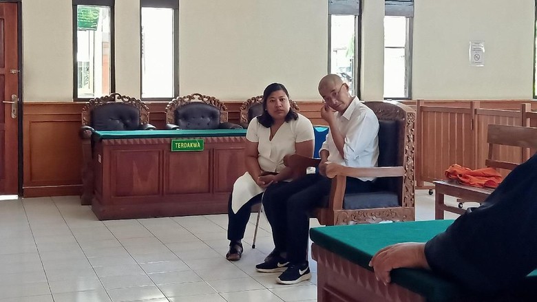 WN China yang Liburan Tanpa Paspor dan Visa ke Bali Dituntut 1 Tahun Bui WN China yang Liburan Tanpa Paspor dan Visa ke Bali Dituntut 1 Tahun Bui