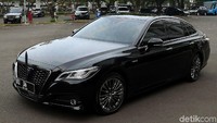 Toyota Crown 2.5 HV G-Executive menjadi pilihan mobil dinas baru menteri Kabinet Indonesia Maju.