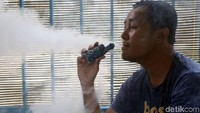 Pemerintah berencana melarang penggunaan rokok elektrik dan vape digunakan di Indonesia.
