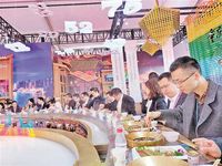Keren! Hot Pot Paling Besar di Dunia Ini Bisa Tampung 2,000 kg Sup