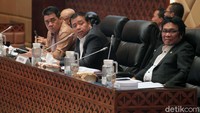 Adapun poin-poin yang akan dibahas dalam raker perdana ini di antaranya evaluasi anggaran Tahun Anggaran (TA) 2015-2019, rencana strategis dan program kerja pembangunan infrastruktur PUPR 2020-2024, dan program legislasi bidang PUPR.