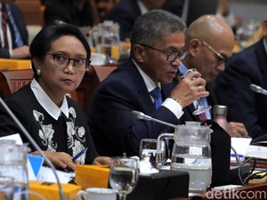 Menlu Ungkap RI Juga Gandeng Inggris Kerja Sama Vaksin Corona
