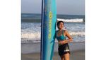 Liburannya Artis Bollywood yang Pamer Foto Topless di Bali