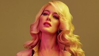 Heidi Montag namun memutuskan mencopot implan payudaranya karena terlalu berat dan mengganggu kesehatan. Foto: Dok. Instagram/heidimontag