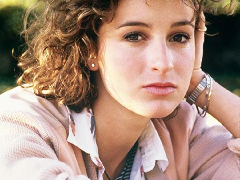 Penampilan Jennifer Grey sebelum operasi. Foto: Dok. Paramount Pictures Penampilan Jennifer Grey sebelum operasi. Foto: Dok. Paramount Pictures