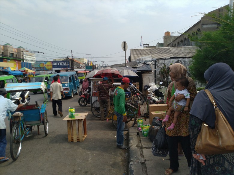 Camat Bakal Pertahankan PKL Pasar Citeureup Meski Bikin Semrawut Camat Bakal Pertahankan PKL Pasar Citeureup Meski Bikin Semrawut
