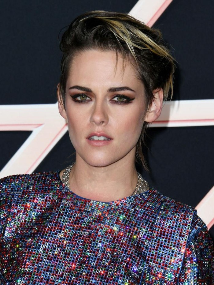 LOS ANGELES, CALIFORNIA - NOVEMBER 11:  Kristen Stewart, Naomi Scott and Ella Balinska attend the premiere of Columbia Pictures 