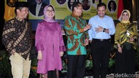 Selain Bamsoet, sejumlah toko turut hadir dalam diskusi itu, diantaranya pengamat Politik Ray Rangkuti, Pengamat Politik LIPI Siti Zuhro,  Direktur Eksekutif Poltracking Indonesia Hanta Yuda dan Pengurus DPP Partai Golkar Amriyati Amin yang menjadi pembicara dalam diskusi tersebut.