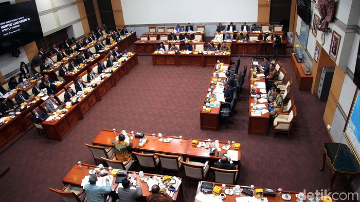 Komisi I DPR menggelar rapat kerja dengan Menteri Luar Negeri Retno LP Marsudi