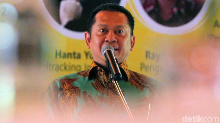 Sejumlah tokoh hadiri diskusi terkait Golkar Mencari Nakhoda Baru. Wakorbid Pratama DPP Golkar Bambang Soesatyo (Bamsoet) turut hadir di sana.