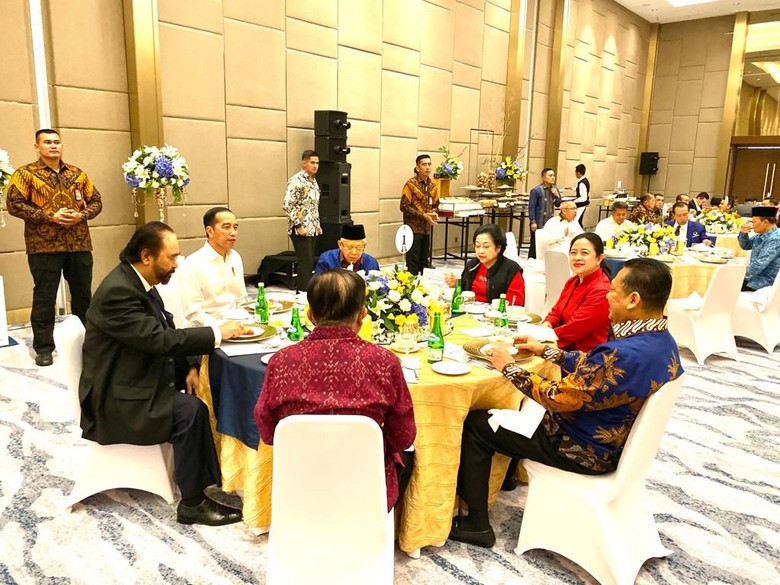 Jokowi-Paloh Pelukan Erat, Bamsoet Nilai Cuaca Politik Kembali Cerah Jokowi-Paloh Pelukan Erat, Bamsoet Nilai Cuaca Politik Kembali Cerah