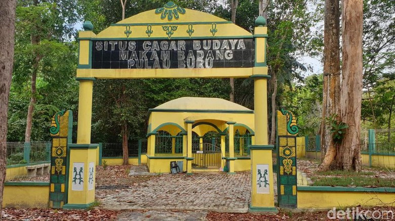 Makam pahlawan Melayu, Badang di Pulau Buru, Karimun (Foto: Ahmad Masaul Khoiri/detikcom) Makam pahlawan Melayu, Badang di Pulau Buru, Karimun (Foto: Ahmad Masaul Khoiri/detikcom)