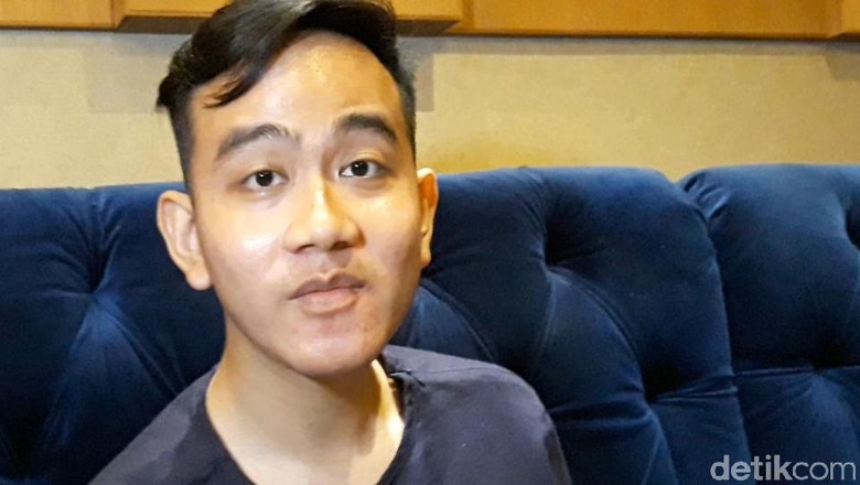 Sebut Mega Beri Sebundel Aturan PDIP, Gibran: Masih Bisa Daftar Sebut Mega Beri Sebundel Aturan PDIP, Gibran: Masih Bisa Daftar