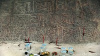 Prasasti ini pertama kali ditemukan pada tahun 1873 oleh seorang ahli pertanian kebangsaan Belanda K.F. Holle.