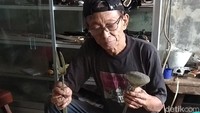 Harga sendok kecil per biji Rp 40.000, kemudian yang mahal sendok sayur per biji ada yang harganya Rp 120.000.