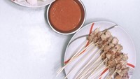 Di Jerman tak ada sate taichan. Makanya Claudia memasak sendiri sate taichan racikannya. Ia mengganti daging ayam dengan daging ikan salmon. Wah kelihatannya enak. Foto: instagram @audi_emmanuela