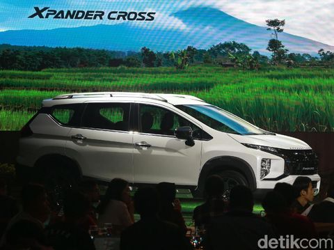 PT Mitsubishi Motors Krama Yudha Sales Indonesia (MMKSI) akhirnya meluncurkan varian baru Xpander bergaya SUV, dengan nama Xpander Cross. Peluncuran Mitsubishi Xpander Cross diselenggarakan di Hotel Intercontinental, Jakarta Selatan, Selasa (12/11/2019).