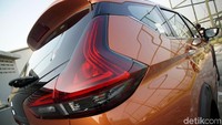 Tambahan aksesori lain yang mempertegas kesan SUV Mitsubishi Xpander Cross adalah disematkannya list hitam yang memanjang mulai dari bemper depan, over fender, side skirt, hingga bemper belakang.