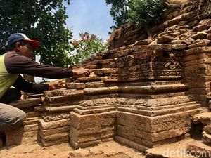 Cerita Kuswari 11 Tahun Rawat Candi Watesumpak di Mojokerto Tanpa Digaji