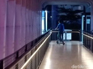 Pemprov DKI Beri Warning, Masih Ada Pengguna Skuter Listrik di JPO Sudirman