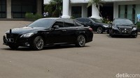 Toyota Crown 2.5 HV G Executive merupakan salah satu varian kendaraan elektrifikasi Toyota yang memiliki keunggulan spesifik dengan teknologi hybrid yang lebih ramah lingkungan (green energy), efisien dan aman.