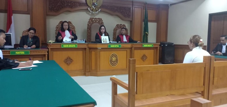 Majikan Penyiram Air Mendidih ke PRT di Bali Divonis 6 Tahun Penjara Majikan Penyiram Air Mendidih ke PRT di Bali Divonis 6 Tahun Penjara