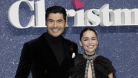 Emilia Clarke dan Henry Golding saat menghadiri acara film Last Christmas di London, Inggris pada Senin (11/11). John Phillips/Getty Images