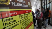 Selain itu, Kemenkumham juga membuka lowongan bagi Diploma III, Sarjana/S-1/D-IV, dan dokter.