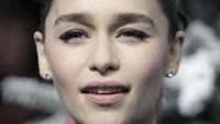 Detail makeup dan pulasan lipstik mempertegas penampilannya di malam itu. John Phillips/Getty Images