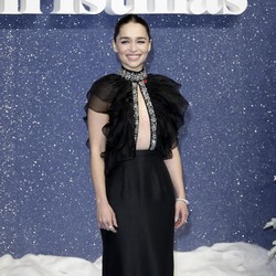 Emilia Clarke Bantah Dapat Gaji Rp 5,3 M Per Episode untuk Game of Thrones