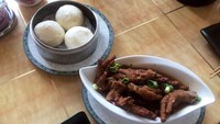Lagi makan ceker ayam tapi keingetan kampung halaman. Makan cekernya di Jerman dulu nih sebelum mudik ke Cirebon.  Foto: instagram @audi_emmanuela